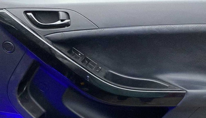 2022 Tata NEXON XZ PLUS (O) PETROL DARK EDITION, Petrol, Manual, 14,944 km, Driver Side Door Panels Control