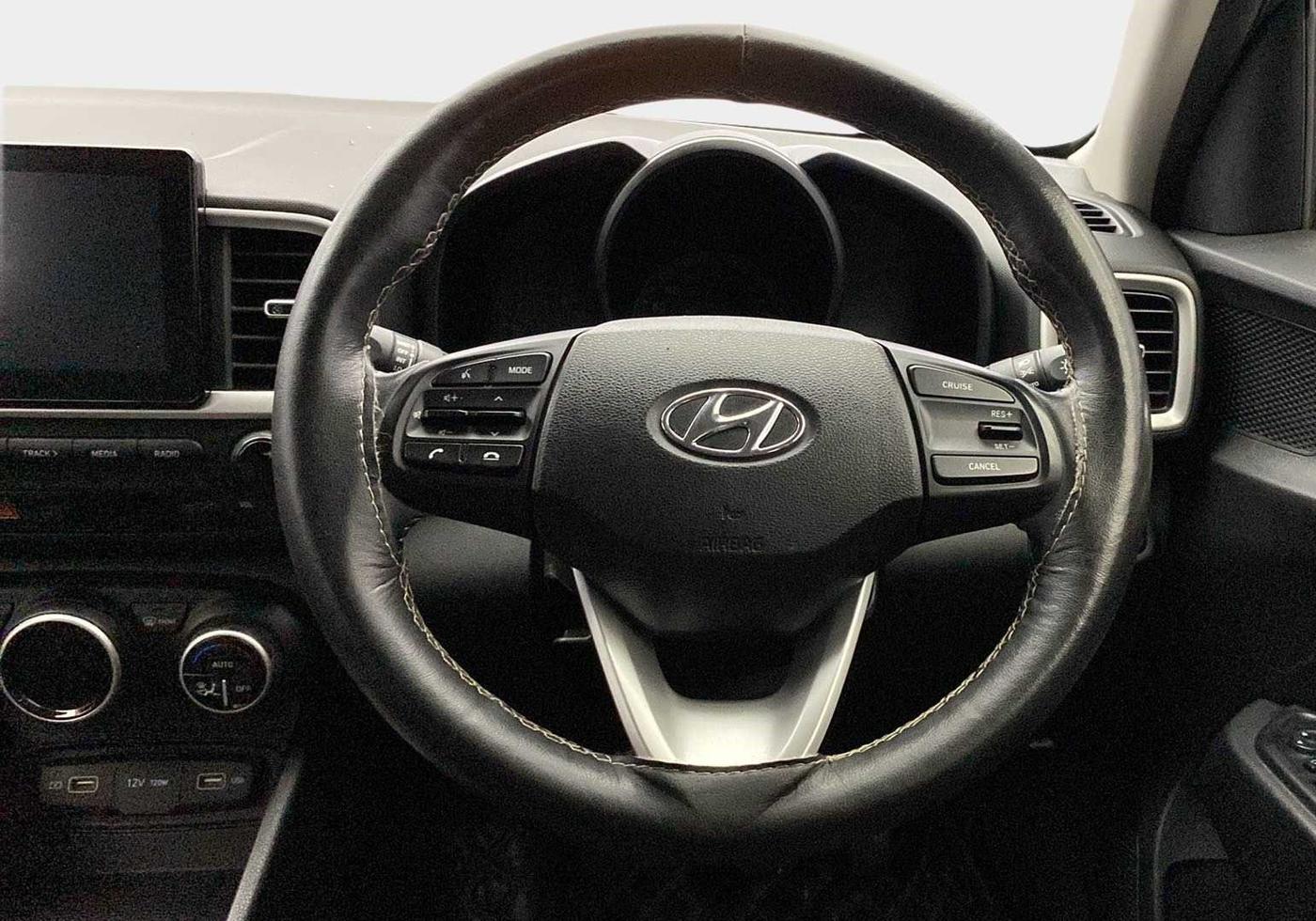 2022 Hyundai VENUE SX 1.0 TURBO, Petrol, Manual, 28,439 km, Pedals