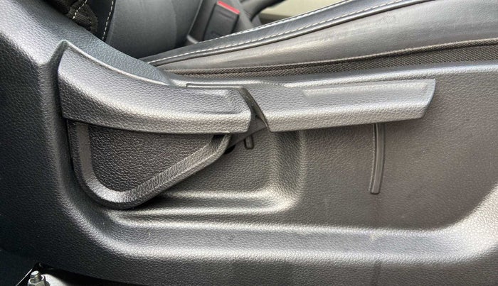 2022 KIA CARENS PRESTIGE PLUS 1.4 PETROL DCT 7 STR, Petrol, Automatic, 17,371 km, Driver Side Adjustment Panel