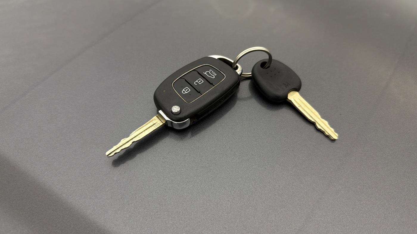 2021 Hyundai VENUE S 1.2, Petrol, Manual, 89,300 km, Key Close Up