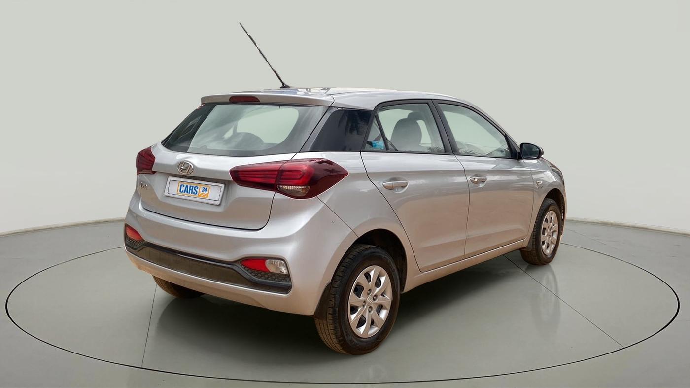 2018 Hyundai Elite i20 MAGNA EXECUTIVE CVT, Petrol, Automatic, 32,293 km, Right Back Diagonal