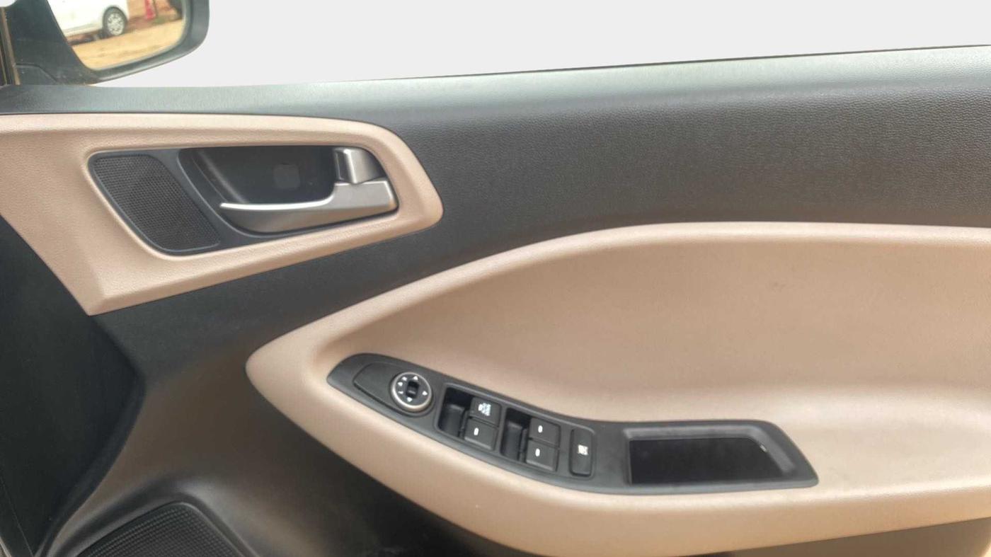 2018 Hyundai Elite i20 MAGNA EXECUTIVE CVT, Petrol, Automatic, 32,293 km, Driver Side Door Panels Control