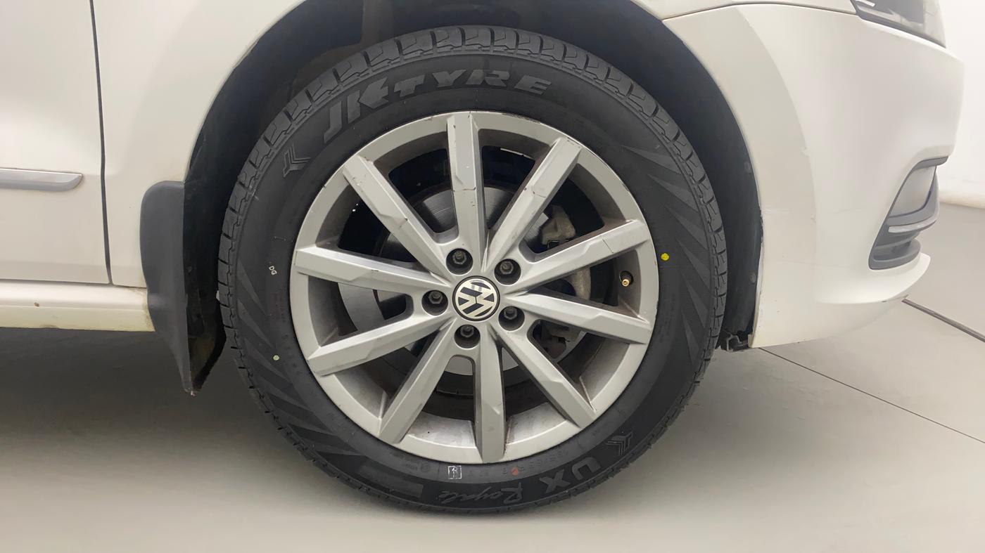 2019 Volkswagen Polo HIGHLINE PLUS 1.0, Petrol, Manual, 48,270 km, Right Front Wheel