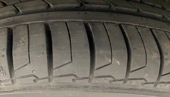 2019 Volkswagen Polo HIGHLINE PLUS 1.0, Petrol, Manual, 48,270 km, Left Front Tyre Tread