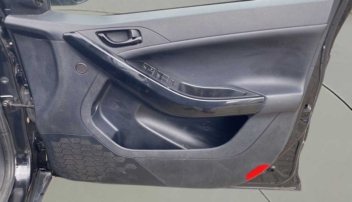 2022 Tata NEXON XZ PLUS PETROL DARK EDITION, Petrol, Manual, 37,985 km, Driver Side Door Panels Control