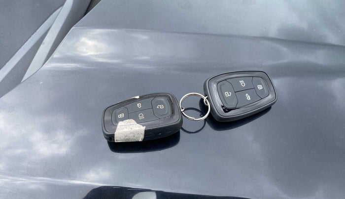 2022 Tata NEXON XZ PLUS PETROL DARK EDITION, Petrol, Manual, 37,985 km, Key Close Up