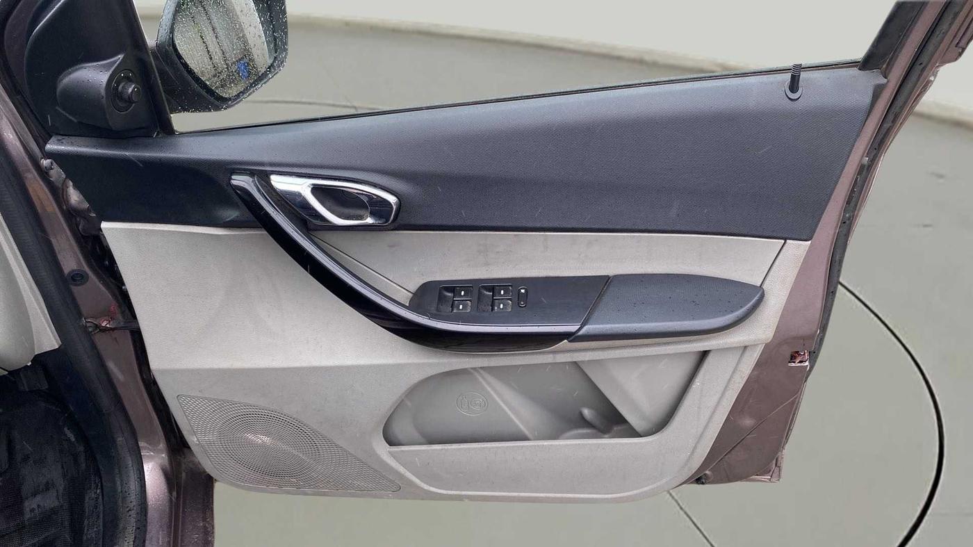 2016 Tata Tiago XZ PETROL, Petrol, Manual, 81,882 km, Driver Side Door Panels Control