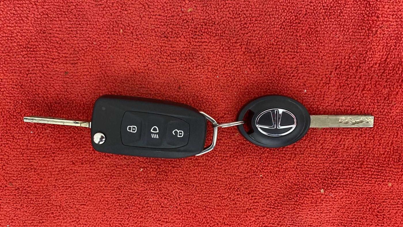 2022 Tata PUNCH ADVENTURE RHYTHM PACK MT, Petrol, Manual, 5,291 km, Key Close Up