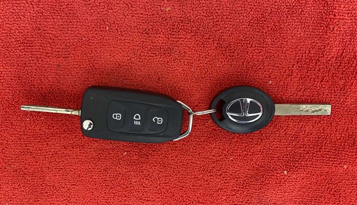 2022 Tata PUNCH ADVENTURE RHYTHM PACK MT, Petrol, Manual, 5,291 km, Key Close Up