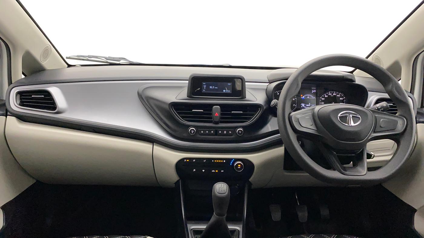 2023 Tata ALTROZ XE PLUS DIESEL, Diesel, Manual, 5,885 km, Dashboard