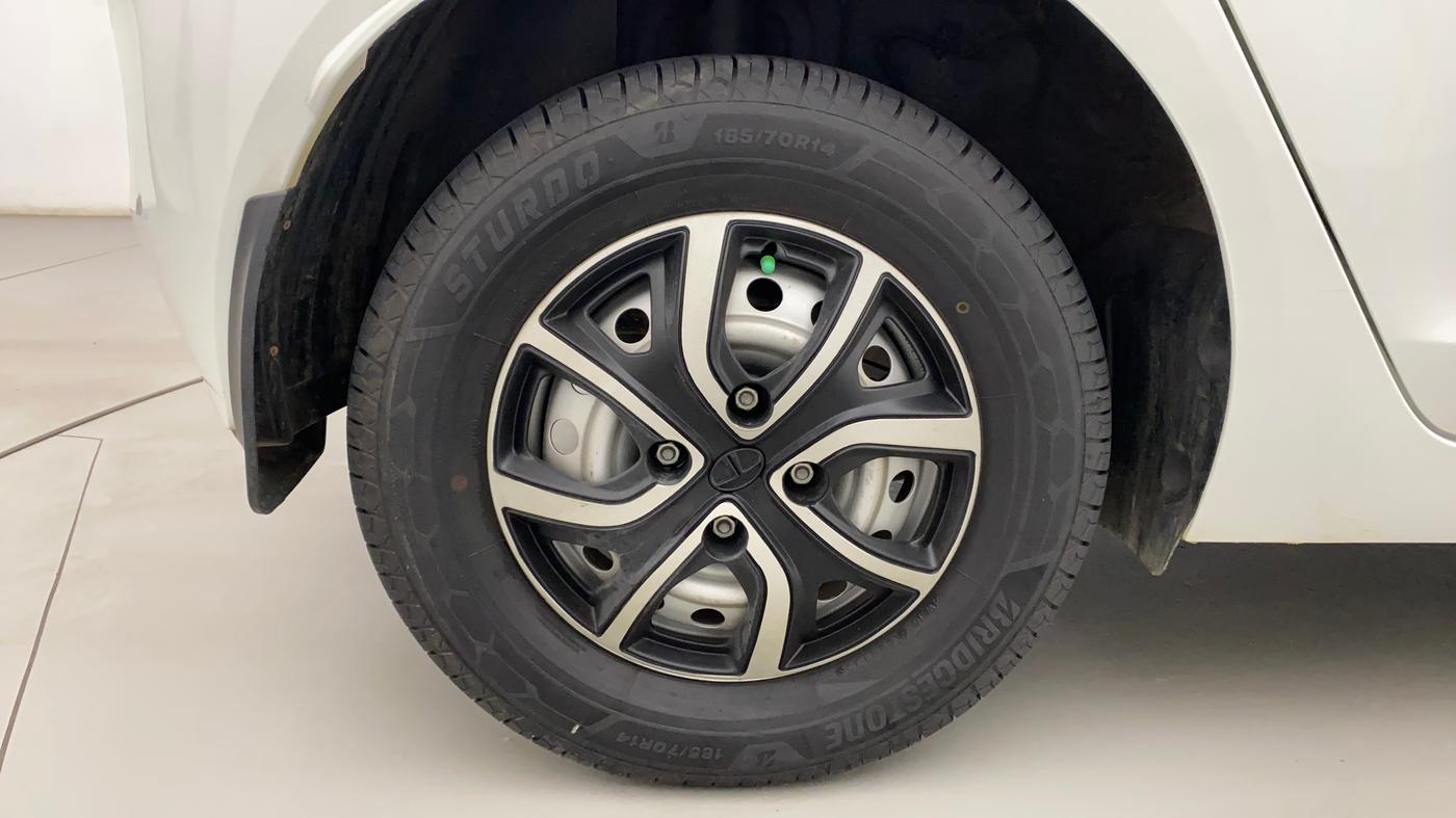 2023 Tata ALTROZ XE PLUS DIESEL, Diesel, Manual, 5,885 km, Right Rear Wheel