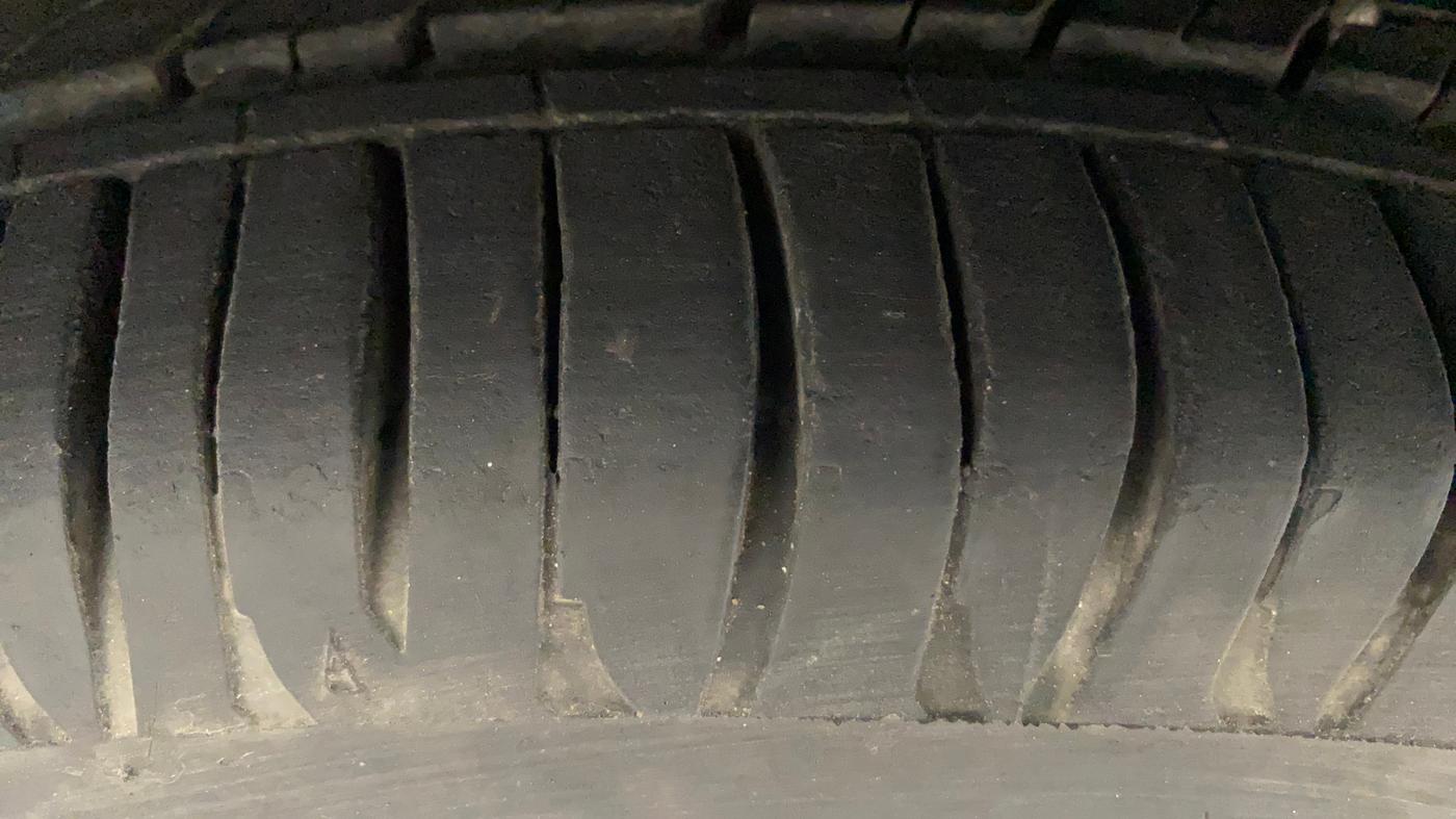 2018 Hyundai Grand i10 MAGNA AT 1.2 KAPPA VTVT, Petrol, Automatic, 67,851 km, Right Front Tyre Tread