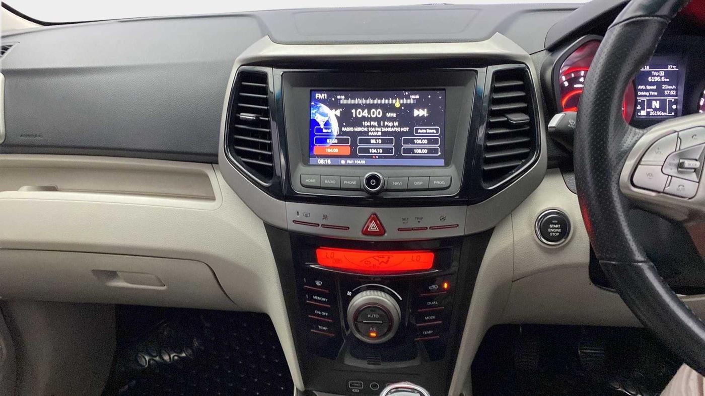 2020 Mahindra XUV300 W8 1.2 PETROL, Petrol, Manual, 26,135 km, Air Conditioner