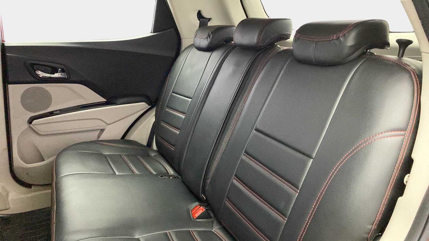 2020 Mahindra XUV300 W8 1.2 PETROL, Petrol, Manual, 26,135 km, Right Side Rear Door Cabin