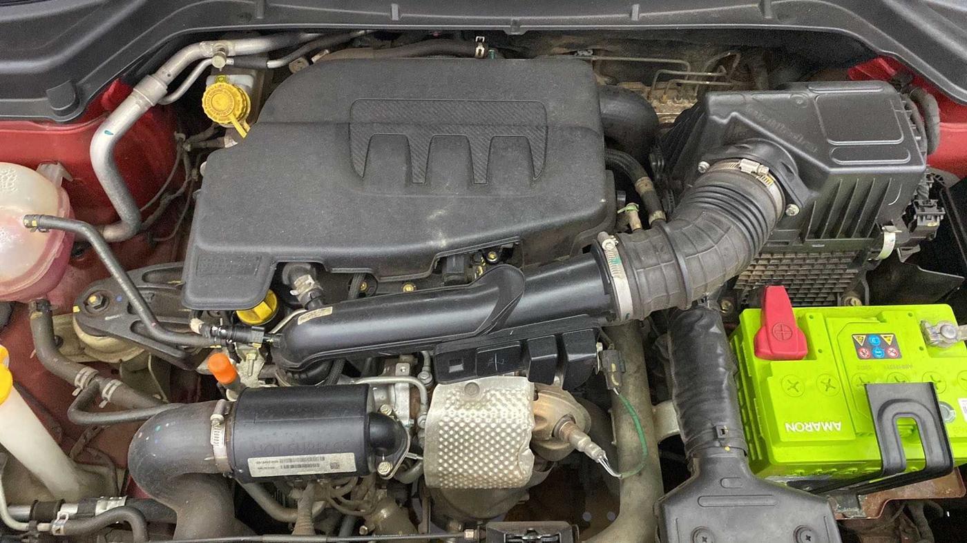 2020 Mahindra XUV300 W8 1.2 PETROL, Petrol, Manual, 26,135 km, Open Bonet