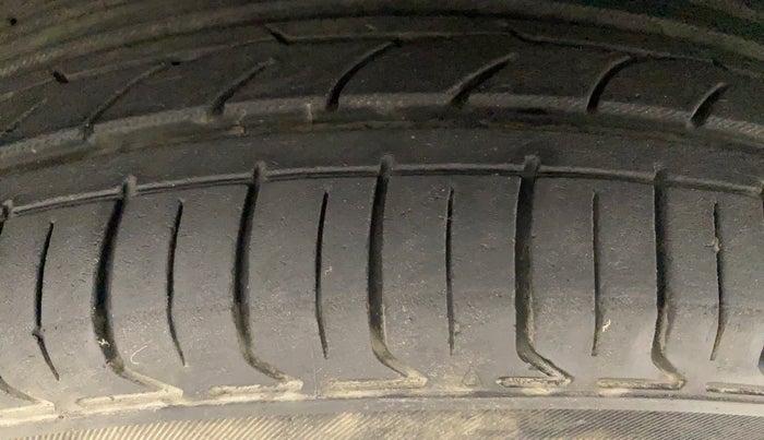 2014 Maruti Swift ZXI, Petrol, Manual, 85,001 km, Right Front Tyre Tread
