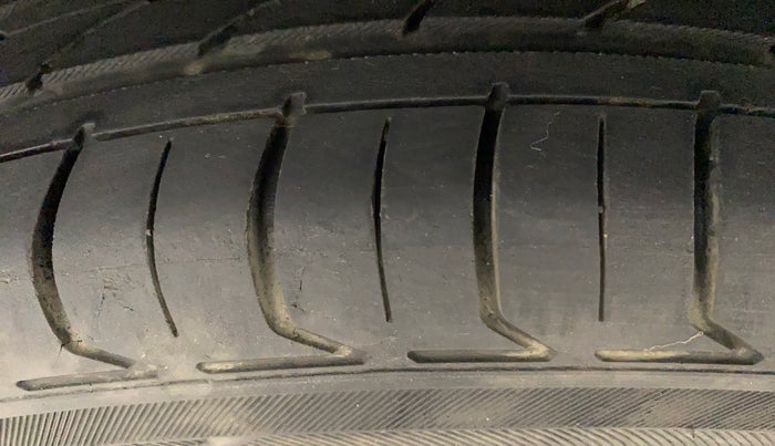 2014 Maruti Swift ZXI, Petrol, Manual, 85,001 km, Left Rear Tyre Tread