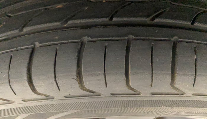 2014 Maruti Swift ZXI, Petrol, Manual, 85,001 km, Left Front Tyre Tread
