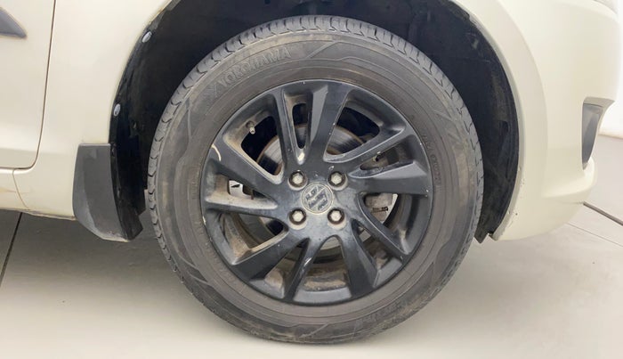 2014 Maruti Swift ZXI, Petrol, Manual, 85,001 km, Right Front Wheel