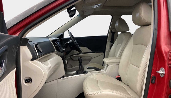 2019 Mahindra XUV300 W8 (O) 1.2 PETROL, Petrol, Manual, 56,963 km, Right Side Front Door Cabin