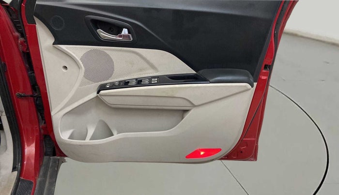 2019 Mahindra XUV300 W8 (O) 1.2 PETROL, Petrol, Manual, 56,963 km, Driver Side Door Panels Control