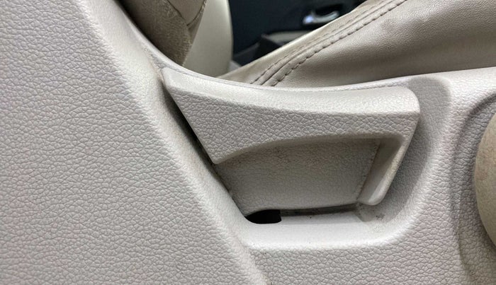 2019 Mahindra XUV300 W8 (O) 1.2 PETROL, Petrol, Manual, 56,963 km, Driver Side Adjustment Panel