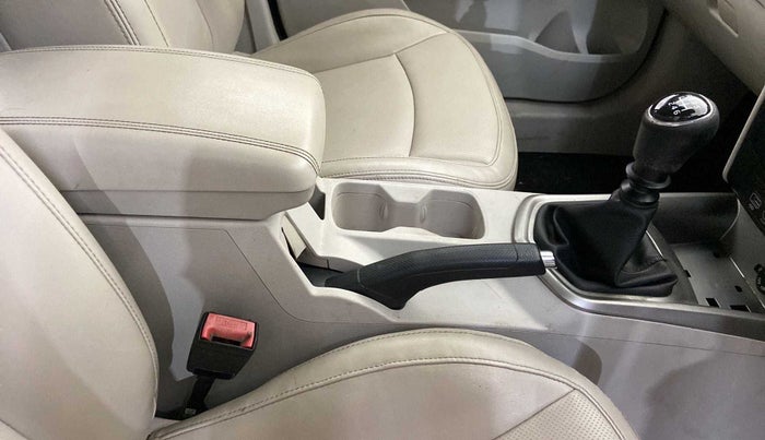 2019 Mahindra XUV300 W8 (O) 1.2 PETROL, Petrol, Manual, 56,963 km, Gear Lever