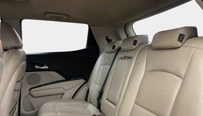 2019 Mahindra XUV300 W8 (O) 1.2 PETROL, Petrol, Manual, 56,963 km, Right Side Rear Door Cabin
