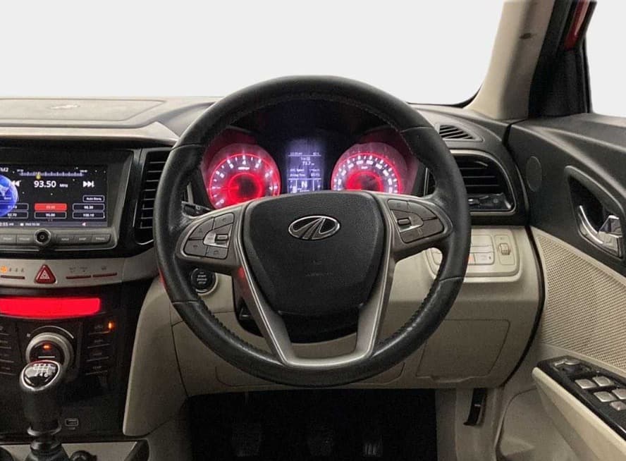 2019 Mahindra XUV300 W8 (O) 1.2 PETROL, Petrol, Manual, 56,963 km, Steering Wheel Close Up