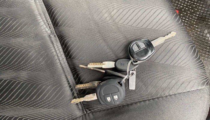 2014 Maruti Swift VXI, Petrol, Manual, 17,811 km, Key Close Up