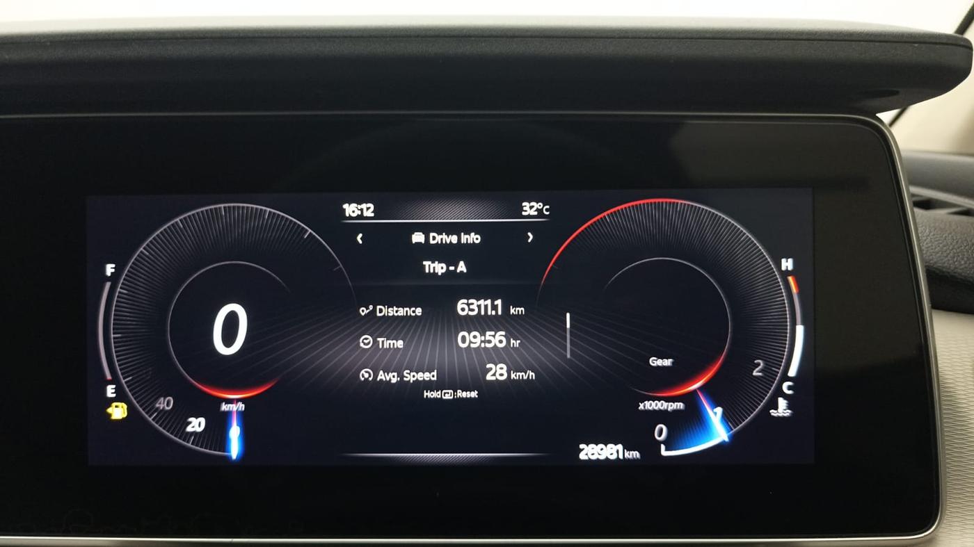 2022 Mahindra XUV700 AX 5 D MT 5 STR, Diesel, Manual, 30,506 km, Odometer Image