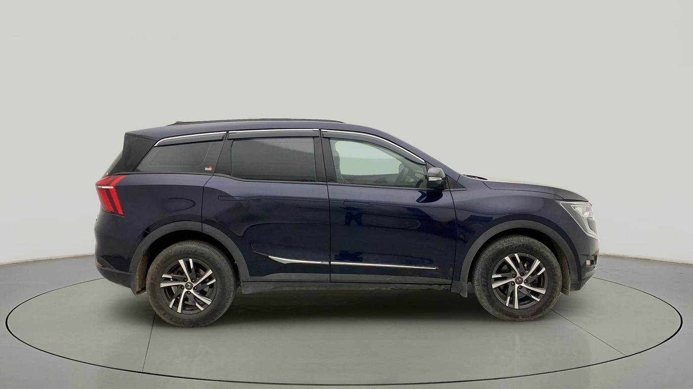 2022 Mahindra XUV700 AX 5 D MT 5 STR, Diesel, Manual, 30,506 km, Right Side View