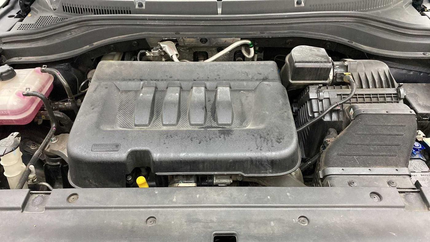 2022 Mahindra XUV700 AX 5 D MT 5 STR, Diesel, Manual, 30,506 km, Open Bonet