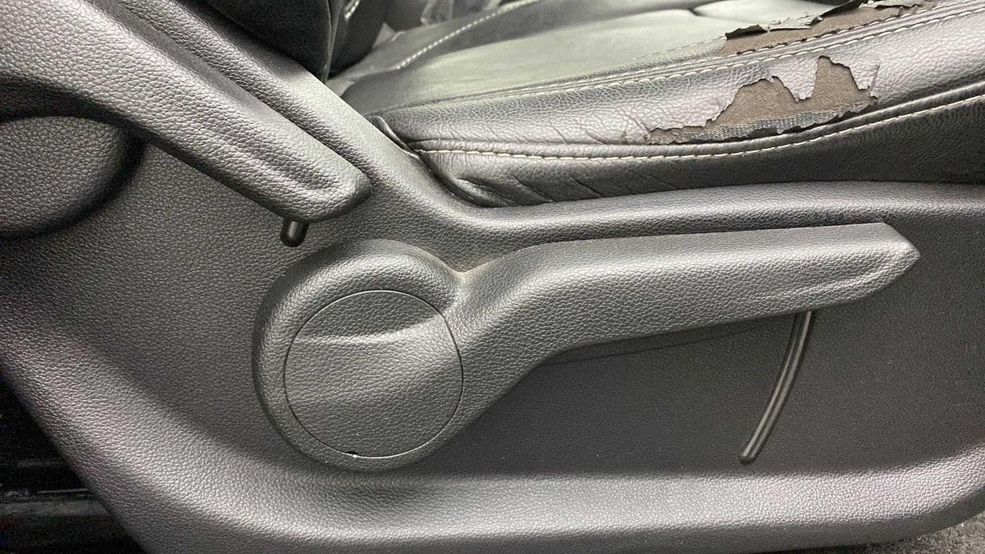 2022 Mahindra XUV700 AX 5 D MT 5 STR, Diesel, Manual, 30,506 km, Driver Side Adjustment Panel