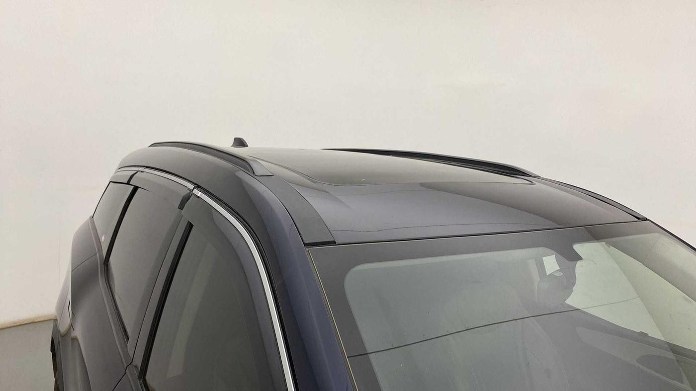 2022 Mahindra XUV700 AX 5 D MT 5 STR, Diesel, Manual, 30,506 km, Roof