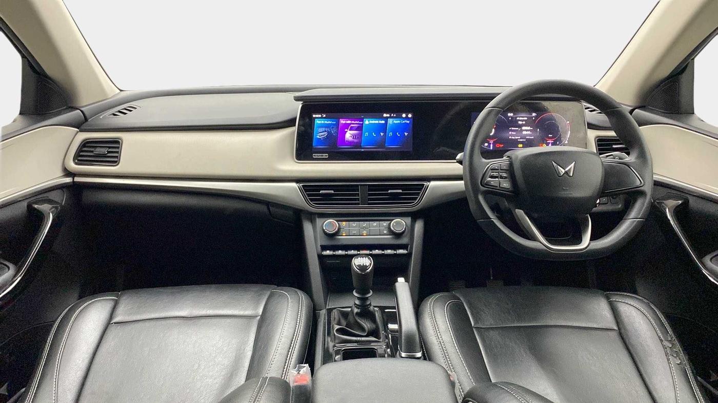 2022 Mahindra XUV700 AX 5 D MT 5 STR, Diesel, Manual, 30,506 km, Dashboard