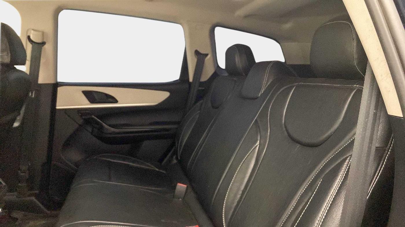 2022 Mahindra XUV700 AX 5 D MT 5 STR, Diesel, Manual, 30,506 km, Right Side Rear Door Cabin