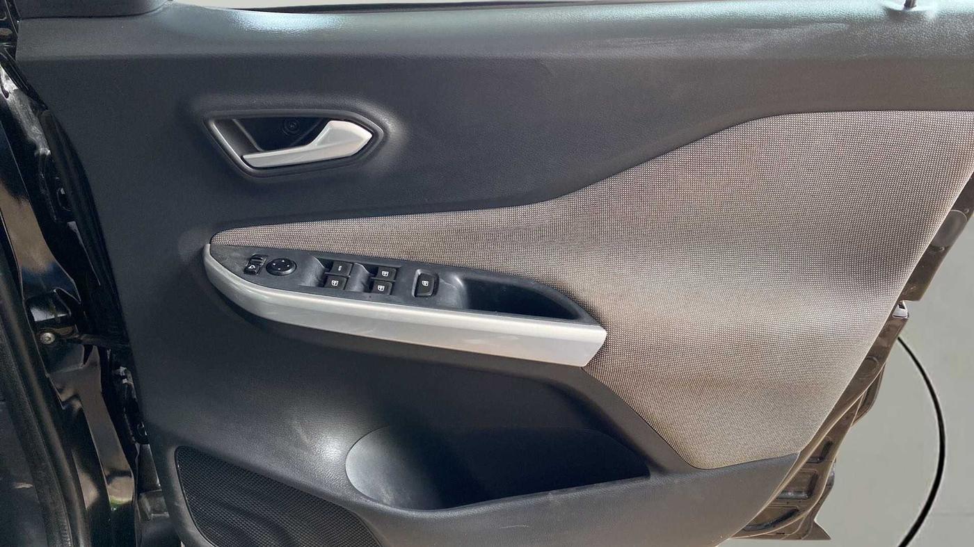 2023 Nissan MAGNITE XV MT, Petrol, Manual, 23,128 km, Driver Side Door Panels Control