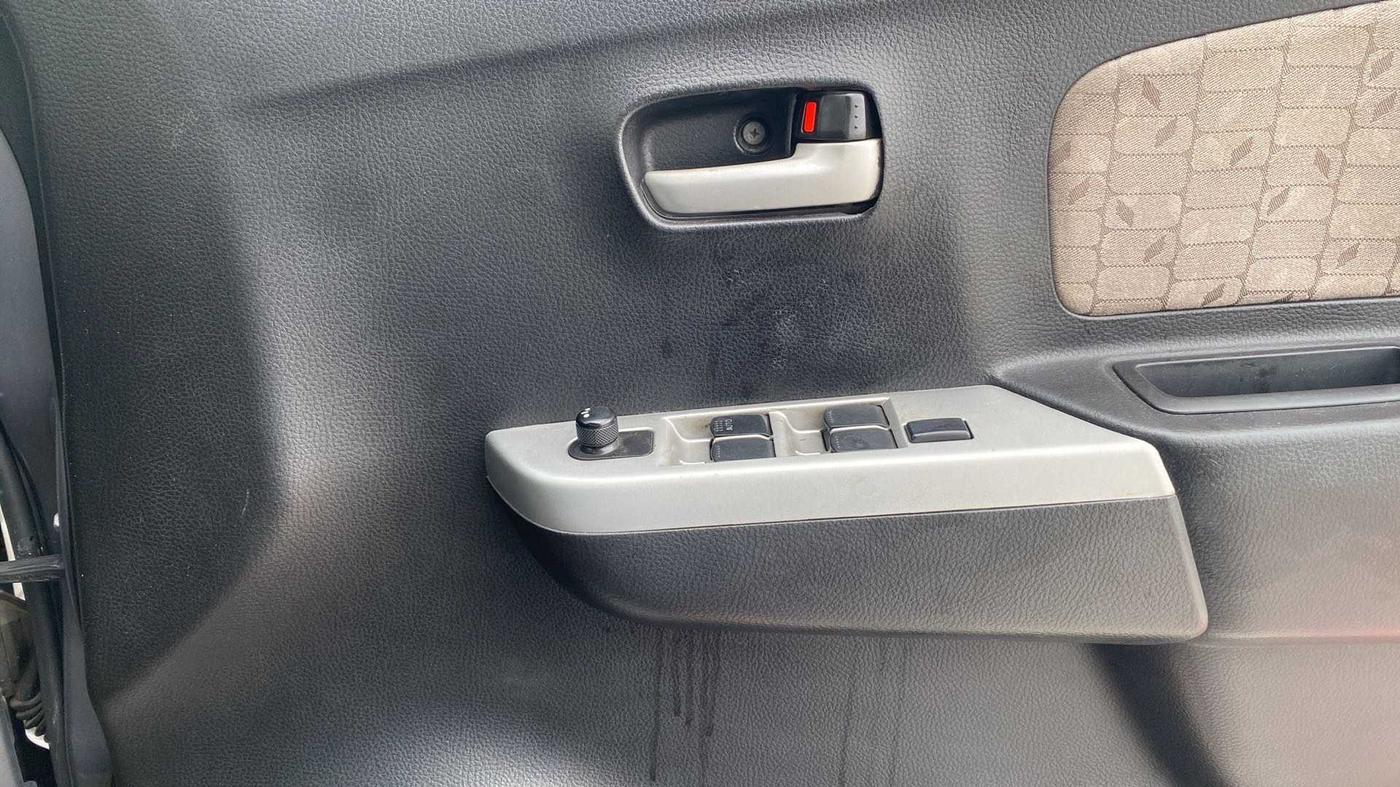 2014 Maruti Wagon R 1.0 VXI, Petrol, Manual, 54,288 km, Driver Side Door Panels Control