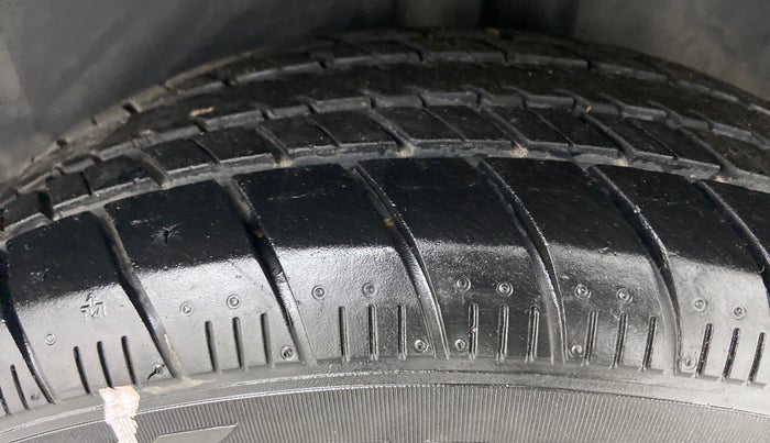2011 Volkswagen Polo COMFORTLINE 1.2L PETROL, Petrol, Manual, 40,465 km, Left Rear Tyre Tread