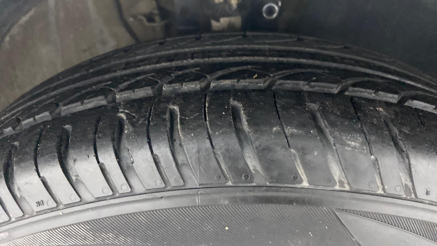 2011 Volkswagen Polo COMFORTLINE 1.2L PETROL, Petrol, Manual, 40,465 km, Right Front Tyre Tread