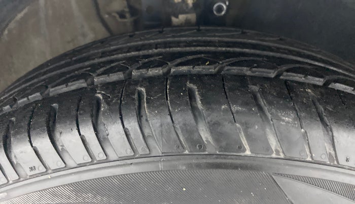 2011 Volkswagen Polo COMFORTLINE 1.2L PETROL, Petrol, Manual, 40,465 km, Right Front Tyre Tread