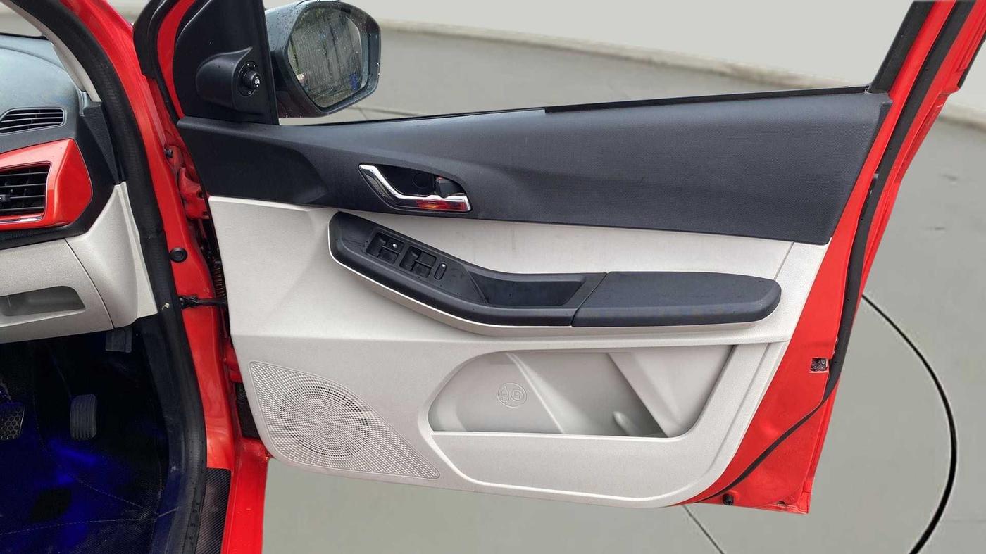 2022 Tata Tiago XZ PLUS CNG, CNG, Manual, 20,320 km, Driver Side Door Panels Control