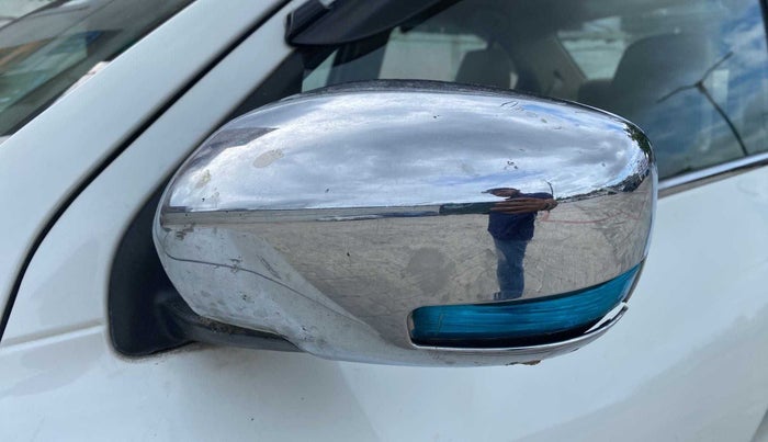 2018 Maruti Dzire VDI, Diesel, Manual, 40,465 km, Left rear-view mirror - Folding motor not working