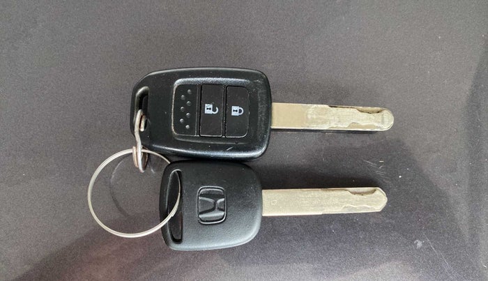 2019 Honda Amaze 1.2L I-VTEC S, CNG, Manual, 69,996 km, Key Close Up