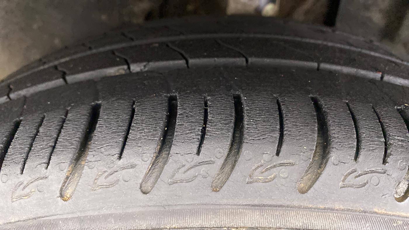 2020 Tata ALTROZ XT 1.2, Petrol, Manual, 33,567 km, Left Front Tyre Tread