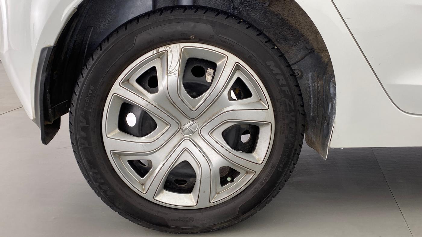 2020 Tata ALTROZ XT 1.2, Petrol, Manual, 33,567 km, Right Rear Wheel