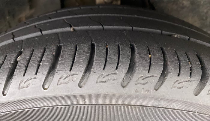 2020 Tata ALTROZ XT 1.2, Petrol, Manual, 33,567 km, Right Front Tyre Tread