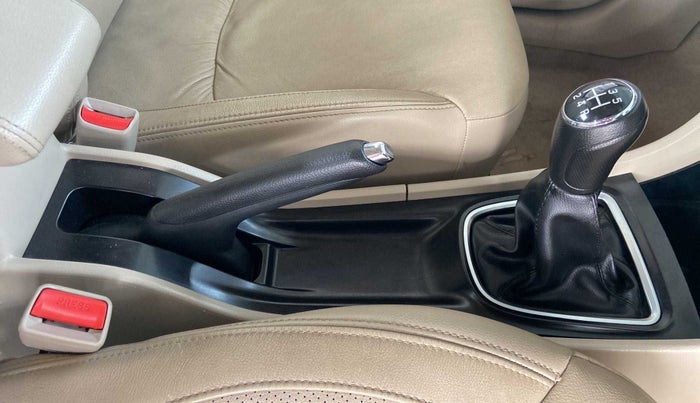 2019 Maruti Ciaz ALPHA 1.5 SHVS PETROL, Petrol, Manual, 86,444 km, Gear Lever