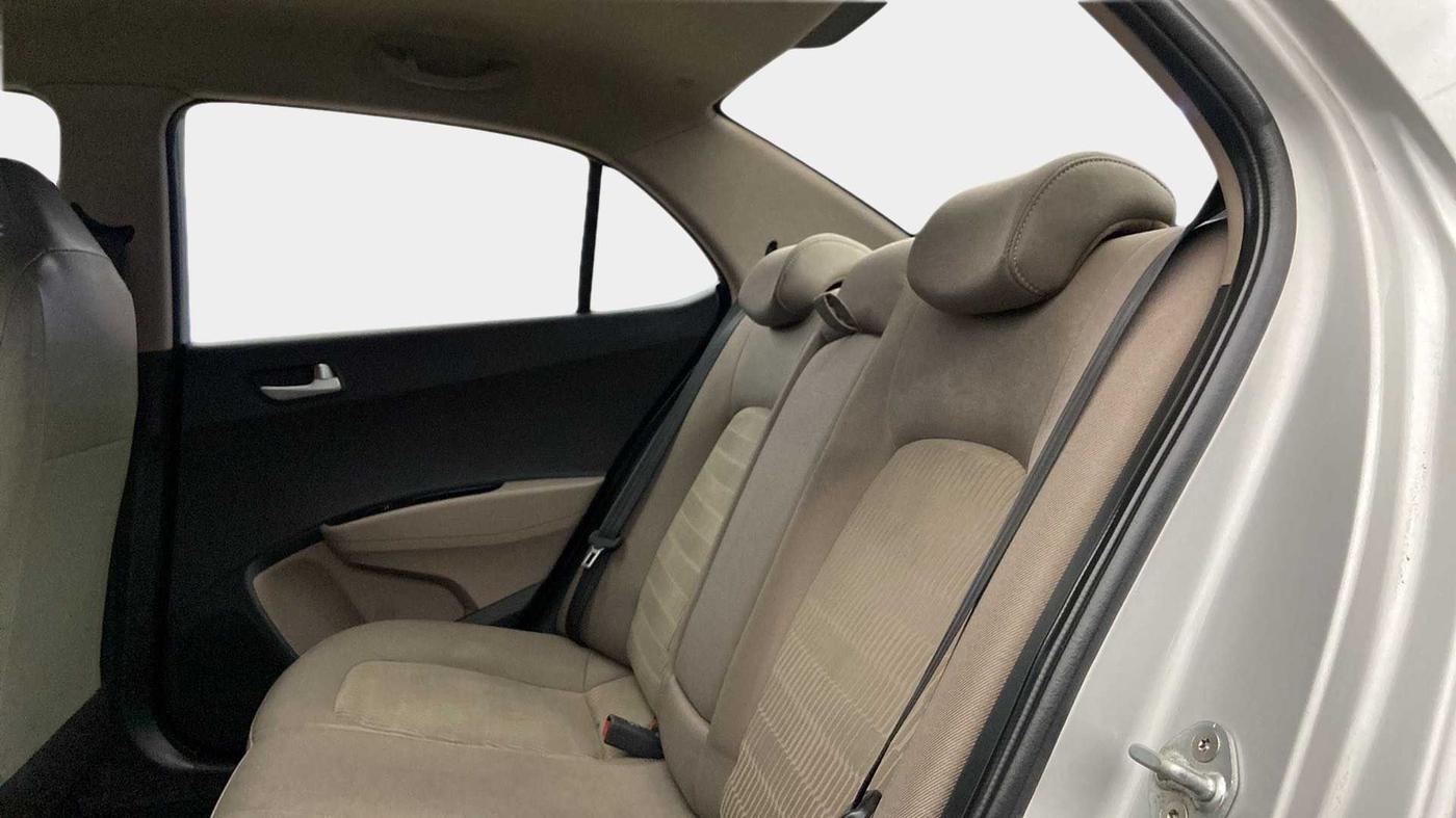 2017 Hyundai Xcent SX 1.2, Petrol, Manual, 61,324 km, Right Side Rear Door Cabin